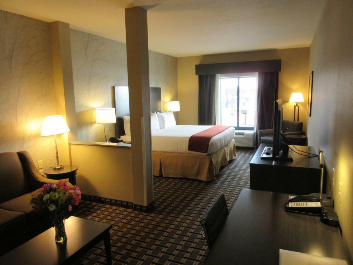 Holiday Inn Express & Suites Butler By Ihg Exterior foto